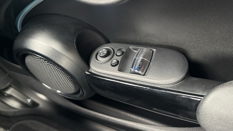 MINI Hatchback 135kW Cooper S Level 2 33kWh 3dr Auto Electric Hatchback